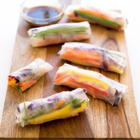 vegan-easy-rainbow-spring-rolls-with-chili-sauce