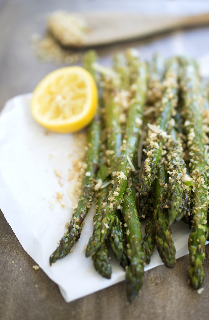 Roasted Asparagus With Garlic Breadcrumbs