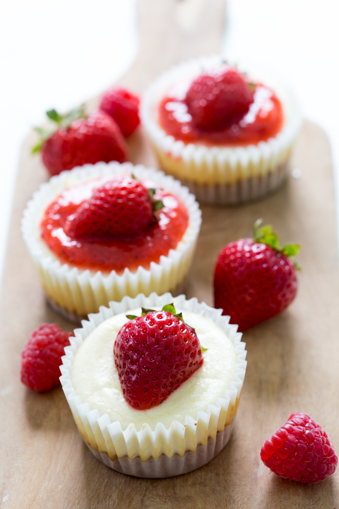 no bake strawberry crunch cheesecake