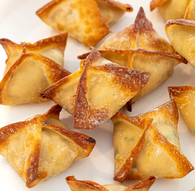 https://chefsavvy.com/wp-content/uploads/air-fryer-crab-rangoon.jpg.webp