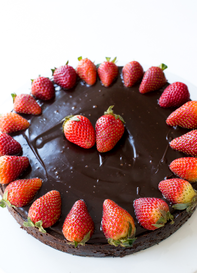 amazing-chocolate-cake-with-ganache
