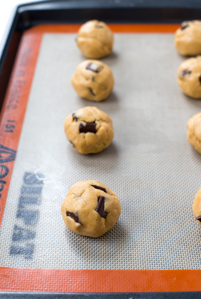Rounded tablespoons of Peanut Butter Cookies | chefsavvy.com
