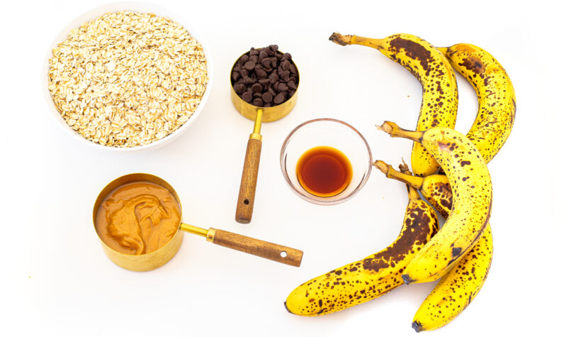 Ingredients needed for 5 ingredient banana oat bars.