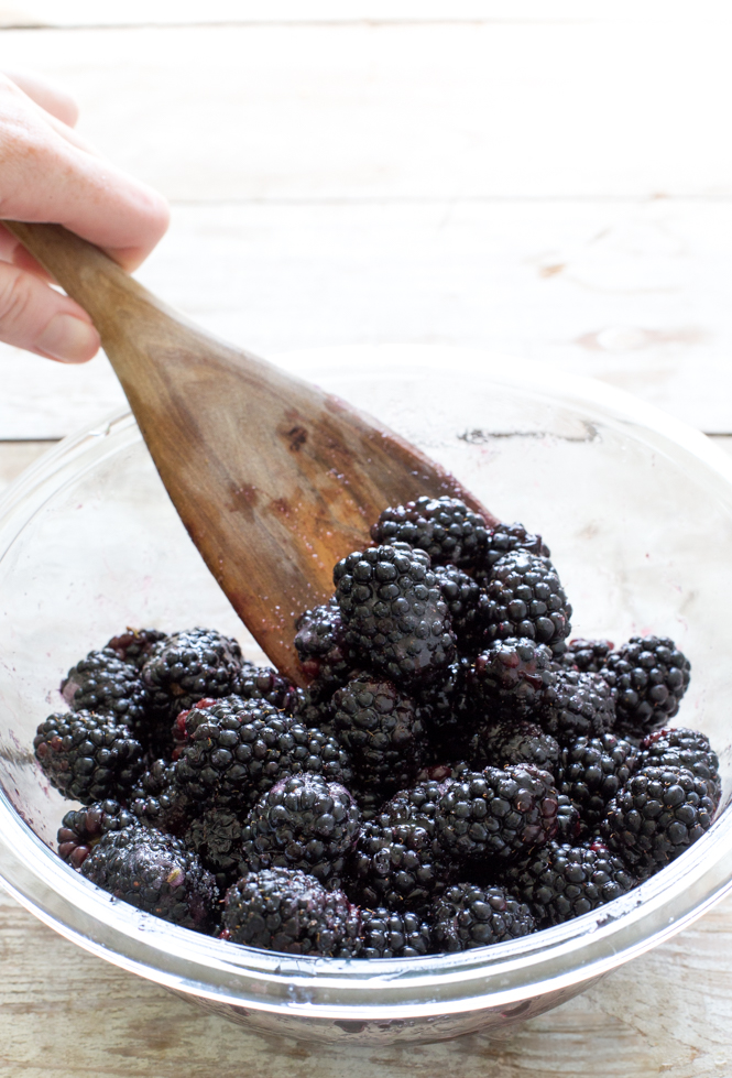 Easy Blackberry Crisp