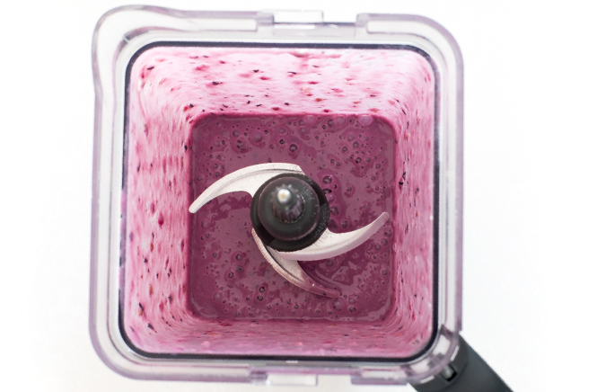 Berry Smoothie In a Blender