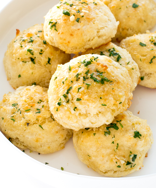 Garlic Cheese Biscuits (Red Lobster Copycat!) - Chef Savvy