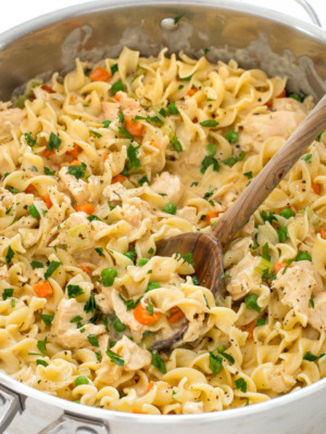 chicken pot pie pasta in skillet