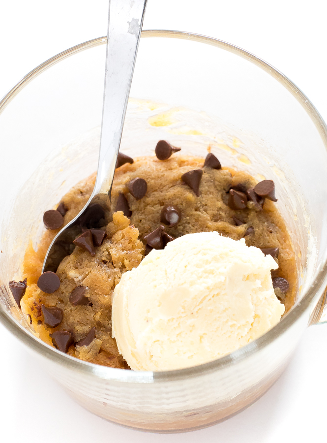 Peanut Butter and Chocolate Chip Mug Cookie | chefsavvy.com