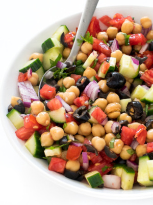 cropped-Mediterranean-Salad-with-chickpeas.jpg