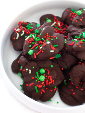cropped-almond-chocolate-clusters-with-christmas-sprinkles.jpg