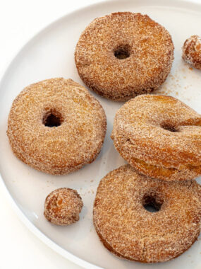 cropped-apple-cider-donuts-on-white-plate.jpg