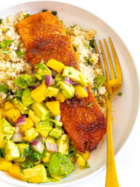 bbq-salmon-bowls-with-mango-salsa