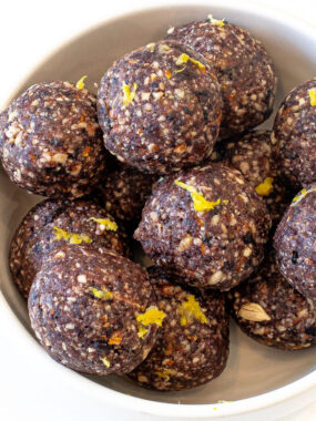 cropped-blueberry-energy-bites.jpg
