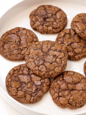 cropped-brownie-cookies-on-white-plate.jpg