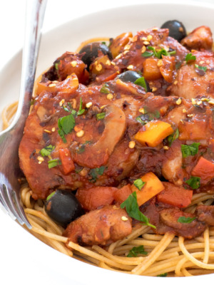 cropped-chicken-cacciatore-served-on-plate-with-spaghetti.jpg