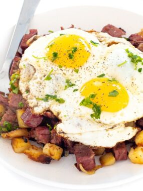 cropped-corned-beef-hash-with-fried-eggs-and-parsley-1.jpg