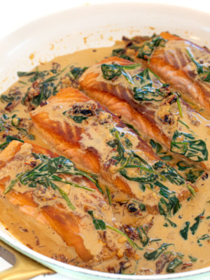 cropped-creamy-tuscan-salmon-in-skillet.jpg