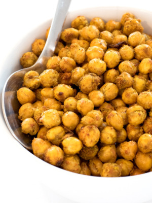a white bowl filled with these Air Fryer Chickpeas and a spoon | chefsavvy.com