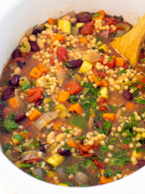 cropped-easy-crockpot-minestrone-soup-recipe.jpg