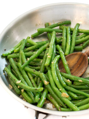 cropped-garlic-green-beans-1.jpg