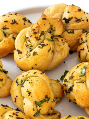 cropped-garlic-knots-on-white-plate.jpg