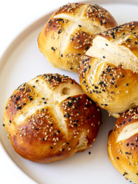 cropped-homemade-pretzel-rolls.jpg