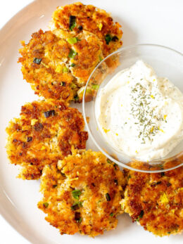 cropped-lemon-salmon-cakes.jpg