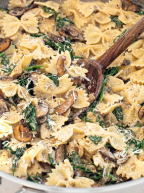 cropped-mushroom-spinach-parmesan-pasta.jpg