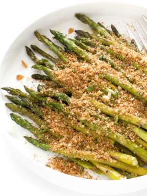 How To Make Roasted Asparagus With Garlic Breadcrumbs | chefsavvy.com