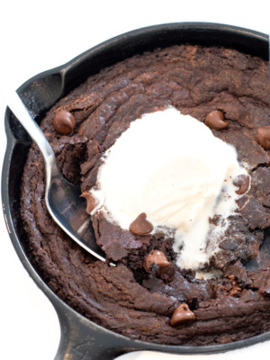 cropped-skillet-brownies-with-ice-cream-on-top.jpg