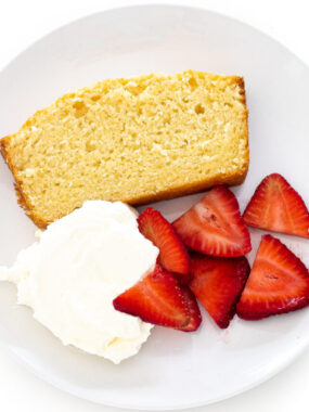 cropped-sliced-pound-cake-with-strawberries-and-cream.jpg