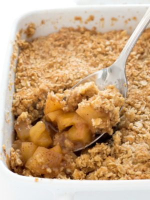 homemade apple crisp recipe | chefsavvy.com
