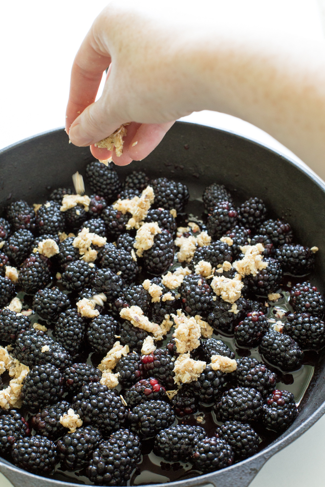 Easy Blackberry Crisp