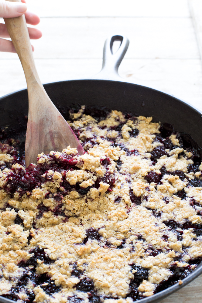 Easy Blackberry Crisp