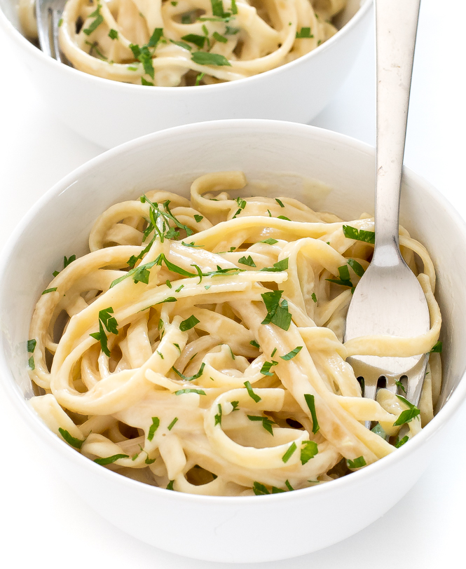 Healthy Fettuccine Alfredo | chefsavvy.com Healthy Fettuccine Alfredo | chefsavvy.com
