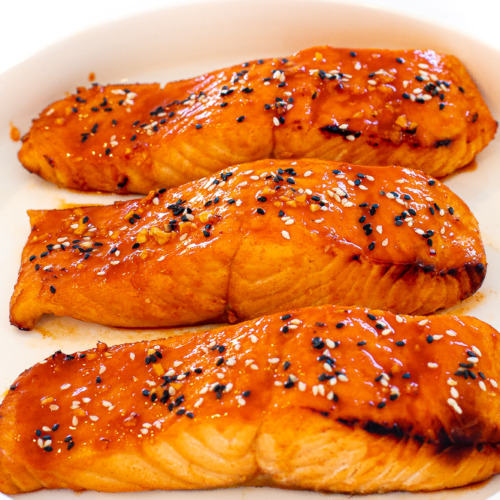 https://chefsavvy.com/wp-content/uploads/gochujang-glazed-salmon-on-white-plate-500x500.jpg