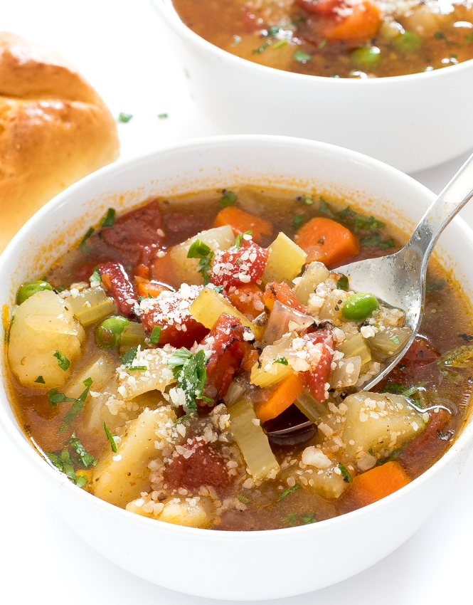 How To Make Vegetable Soup in the Instant Pot | chefsavvy.com