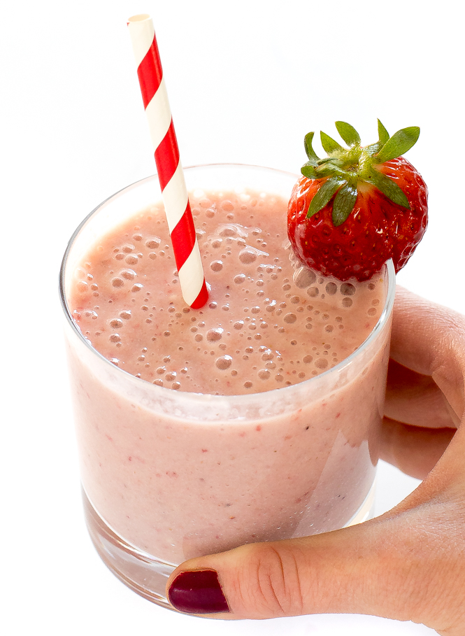 Strawberry Banana Smoothie (Easy 5 Ingredient) - Chef Savvy