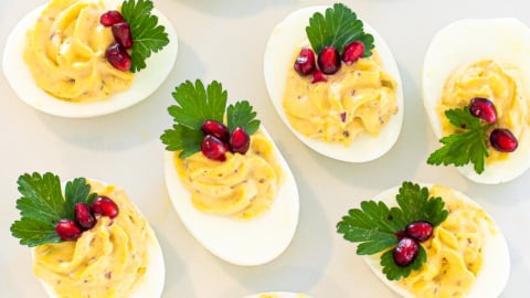https://chefsavvy.com/wp-content/uploads/holiday-deviled-eggs-recipe-480x270.jpg