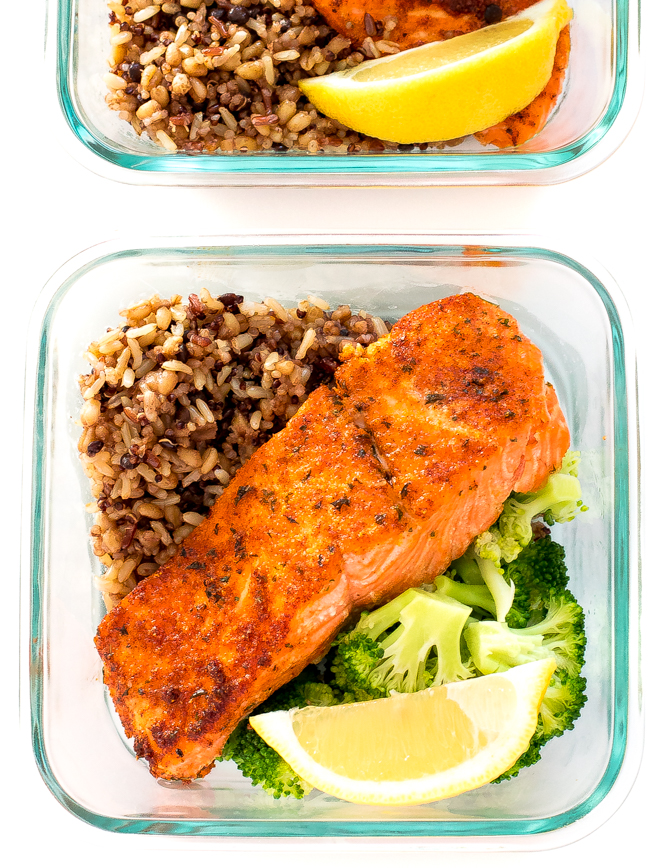 air fried salmon filets in glass Tupperware containers with steamed broccoli and lemon wedges for meal prep | chefsavvy.com