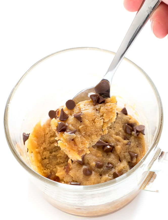 Peanut Butter and Chocolate Chip Mug Cookie | chefsavvy.com