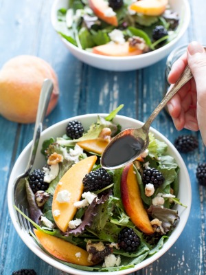 How To Make Peach, Feta and Blackberry Salad | chefsavvy.com
