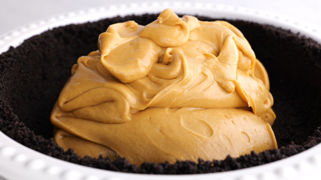 spreading peanut butter layer into crust