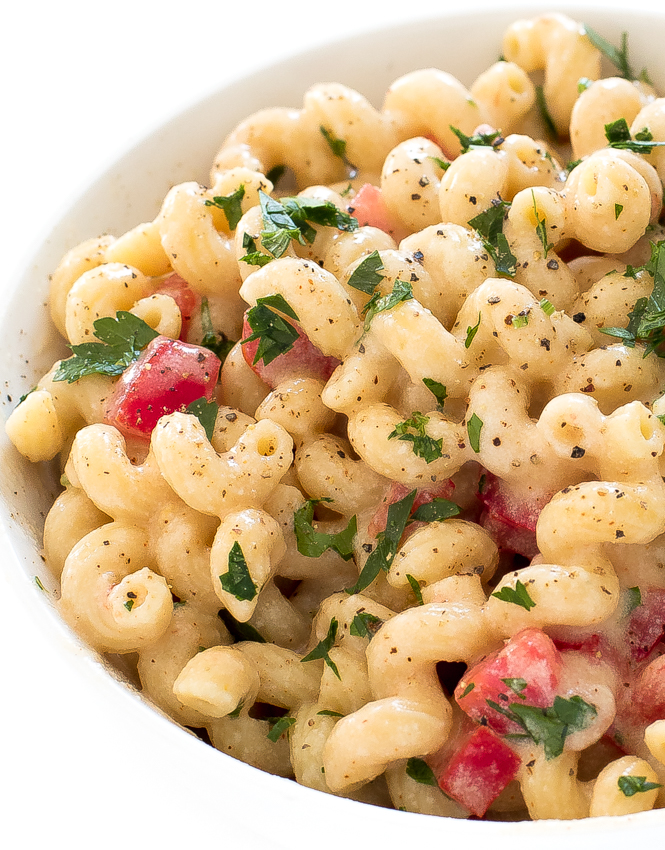 Pepper jack macaroni and cheese | chefsavvy.com Pepper jack macaroni and cheese in white bowl.