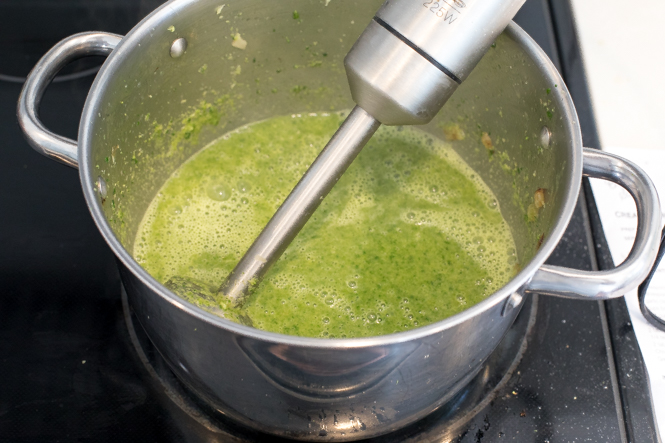 Creamy Broccoli Spinach Soup Recipe | chefsavvy.com