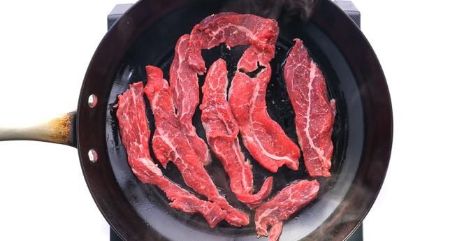 searing flank steak in hot skillet