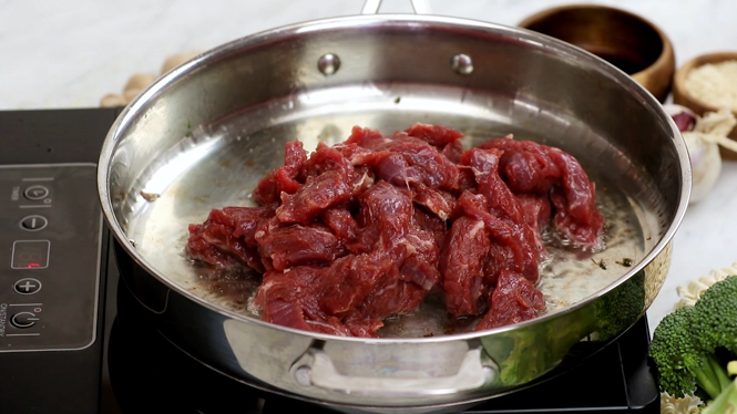 searing flank steak in hot skillet