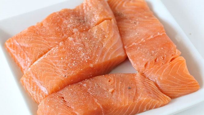 seasoning fish filets with salt and pepper