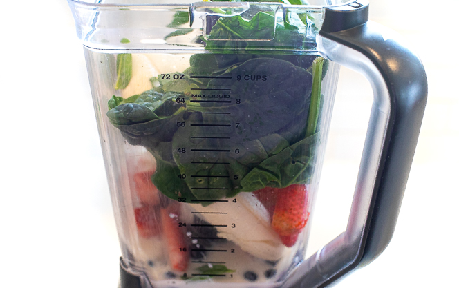 spinach, milk, yogurt, bananas and strawberries in blender
