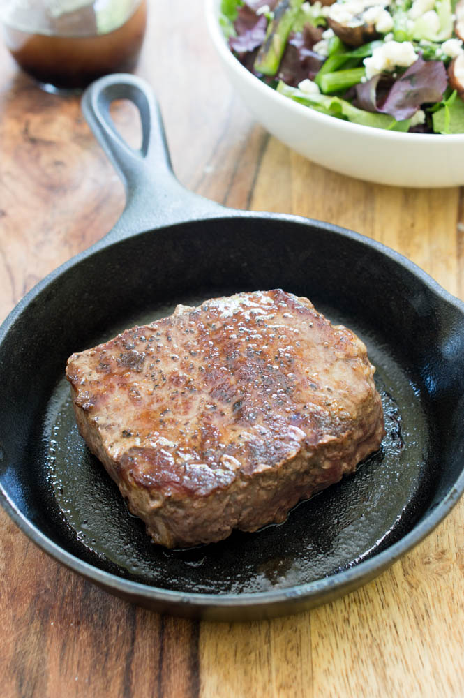 Steak Salad with Grilled Asparagus and Mushrooms